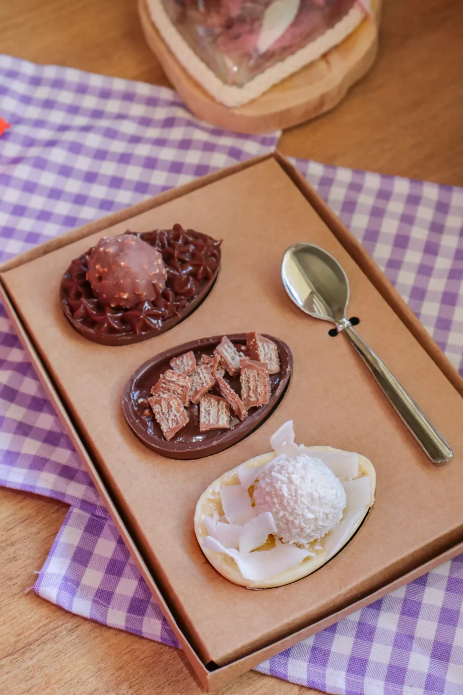 Mini ovos de Páscoa artesanais na caixa aberta – lembrancinha de Páscoa Guarapuava